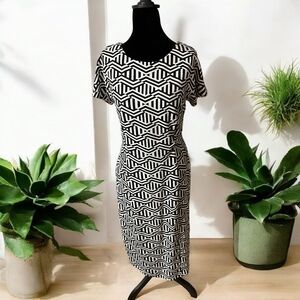 Cato Women's Black & White Solid Rayon Round Neck Sleevele Length Dress Size 12